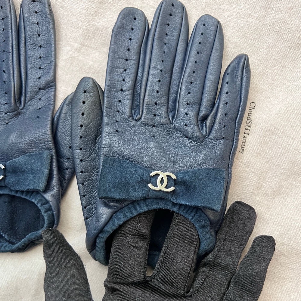 Auth Chanel Classic CC Logo Bow Dark Navy Leather Gloves - Size 7 (XS) - Picture 5 of 13